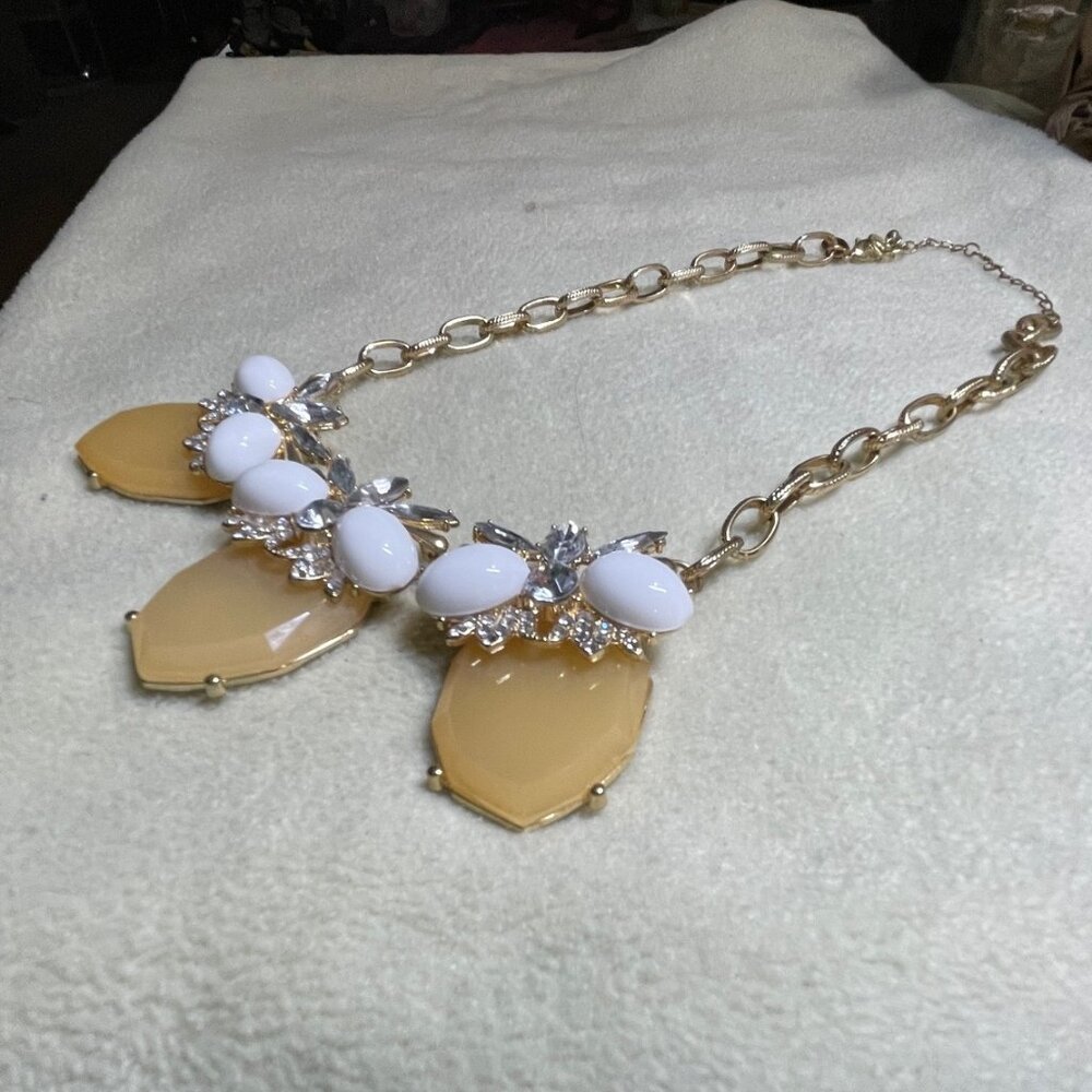 Exquisite Costume Jewlry. Special Ocassion Choker with Accents